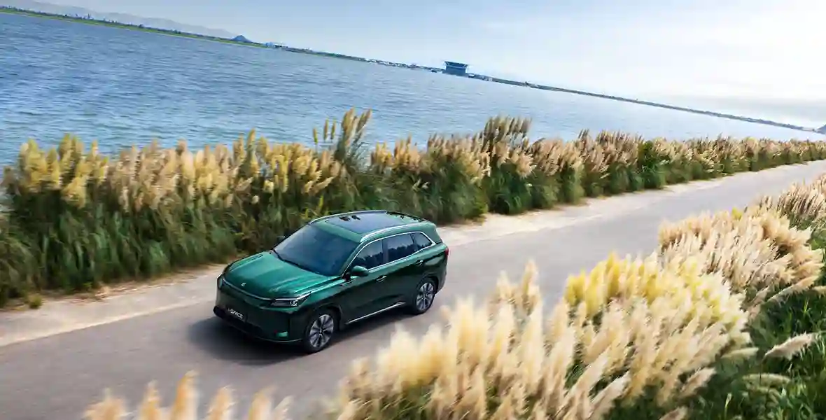 EVOLUTE объявляет о старте продаж обновленного гибридного кроссовера EVOLUTE i‑SPACE